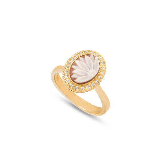 Anello in argento dorato con cammeo centrale, collezione Flora