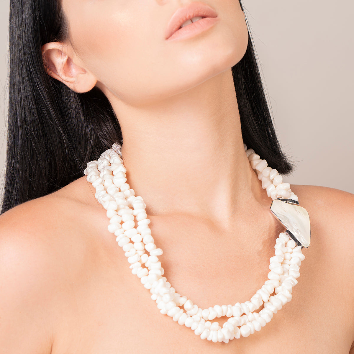 Collana lunga in corallo bianco con spola in madreperla e argento - Antonino De Simone