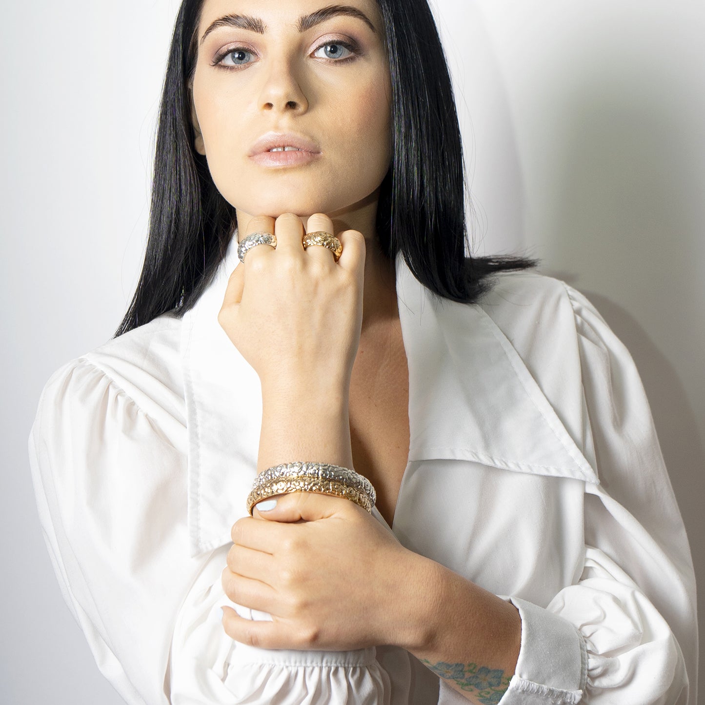 Anello con trama di rose, in argento o bronzo. Collezione Rosa Rose - D. De Maria