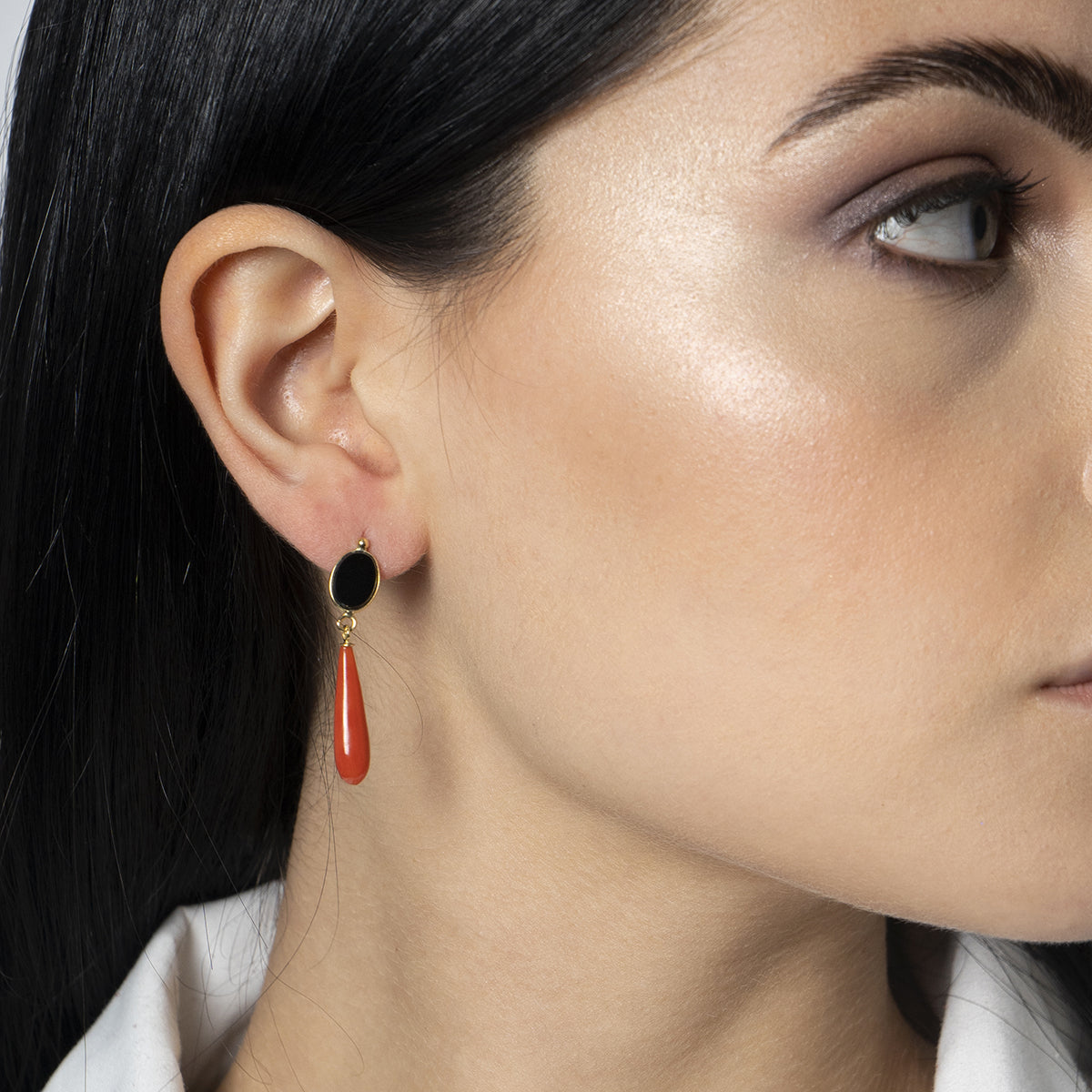 Orecchini con corallo e onice- Iosonopreziosa