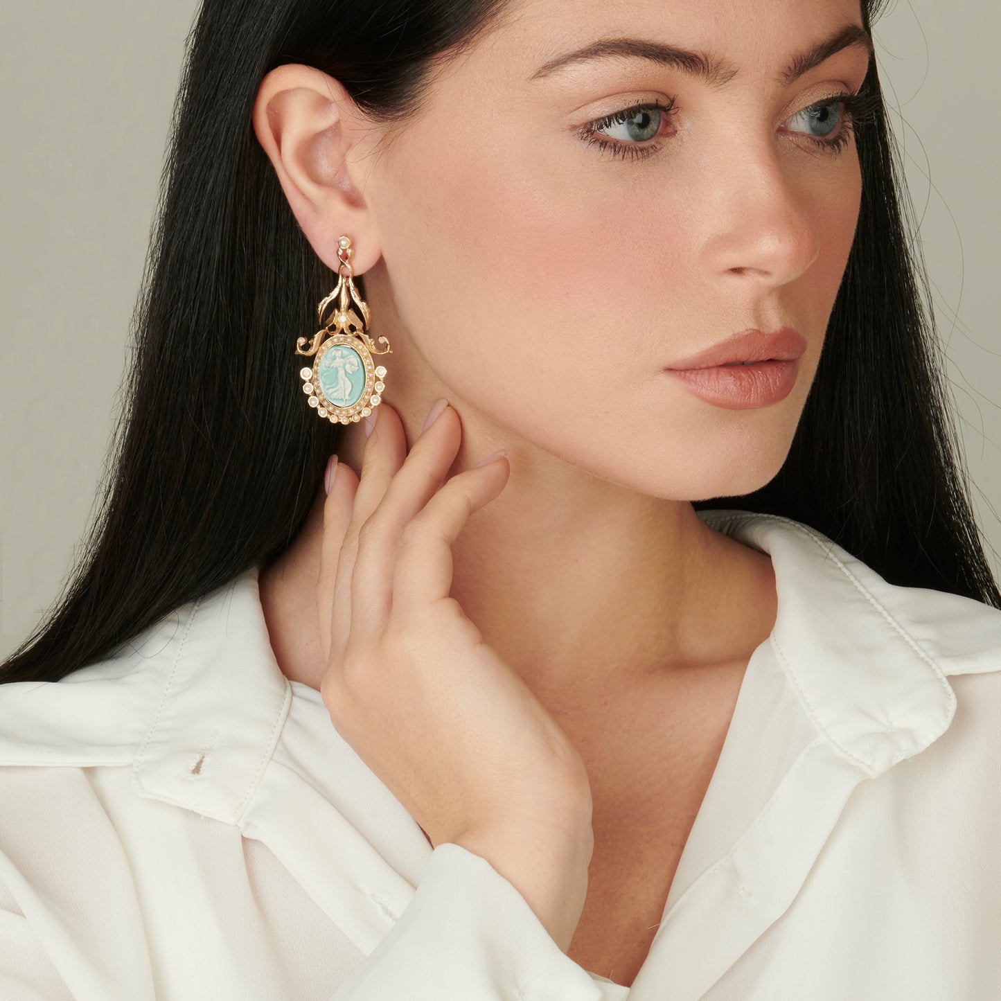 Orecchini cammeo verde e microperle