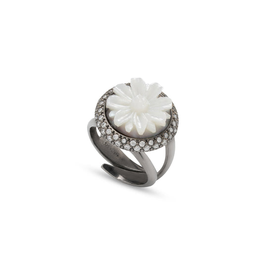 Anello regolabile in argento 925 rodiato nero e cammeo di conchiglia