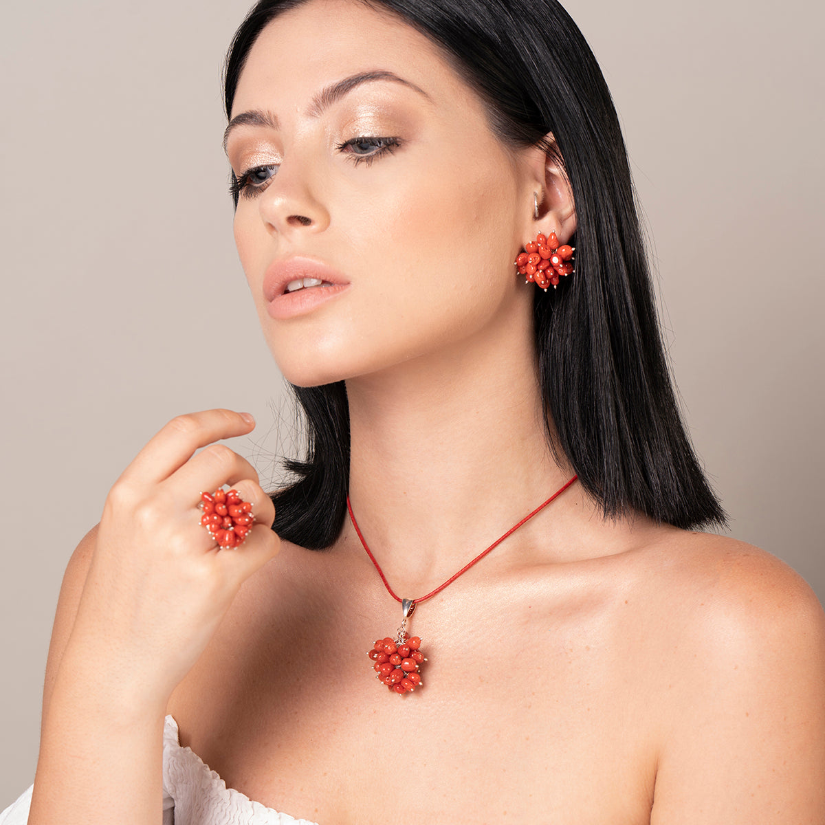 Anello con ciuffo in corallo rosso del Mediterraneo