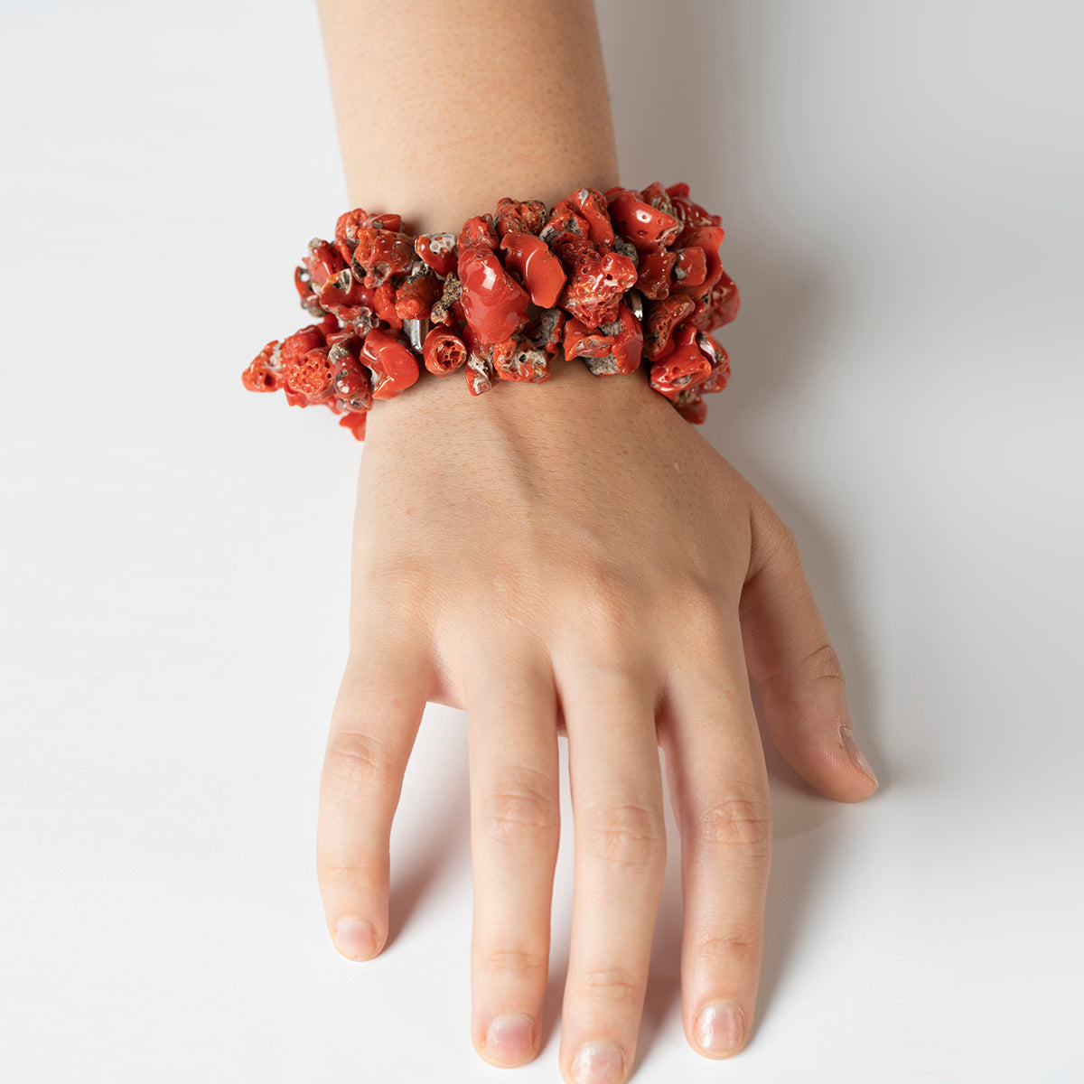 Bracciale con sassi di corallo rosso