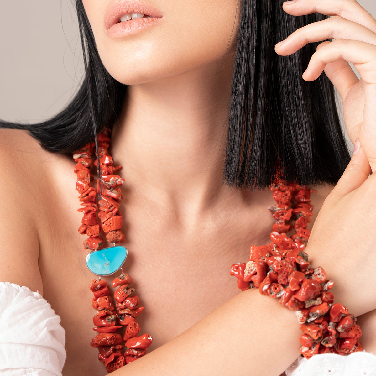 Bracciale con sassi di corallo rosso