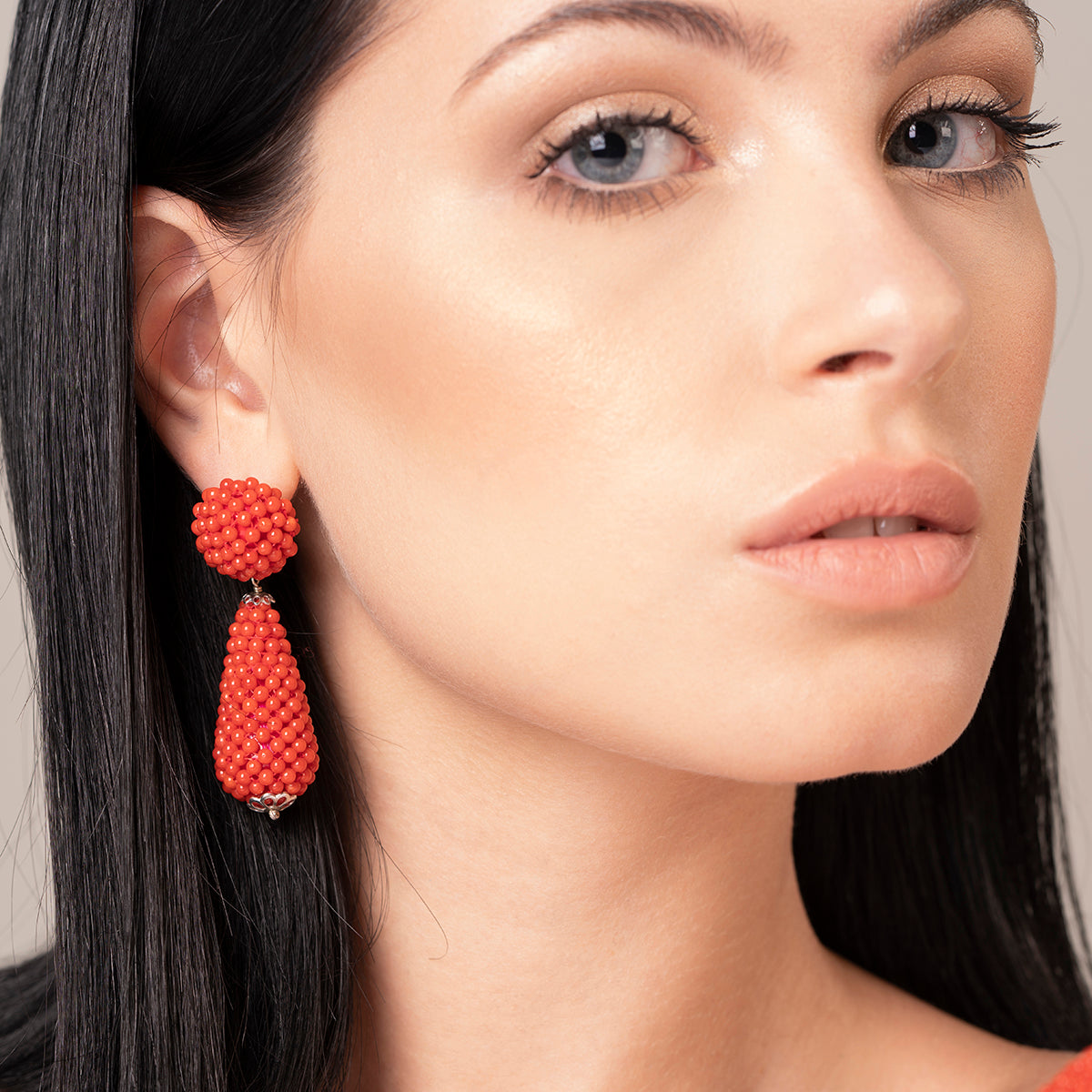 Orecchini a goccia in corallo rosso collezione Trame