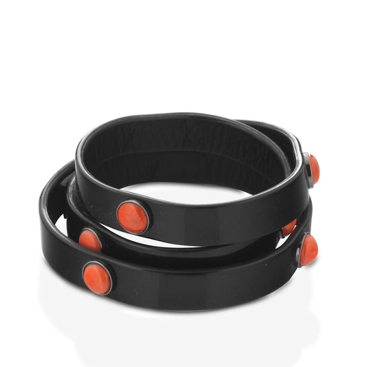 Bracciale in pelle nera a tre giri con inserti di corallo rosso