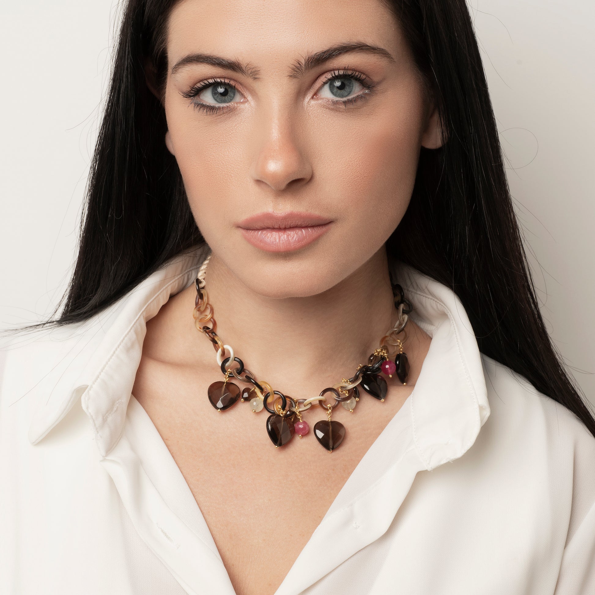 Collana regolabile con anellini e cuori in corno - Amlé