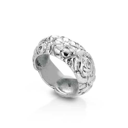 Anello con trama di rose, in argento o bronzo. Collezione Rosa Rose
